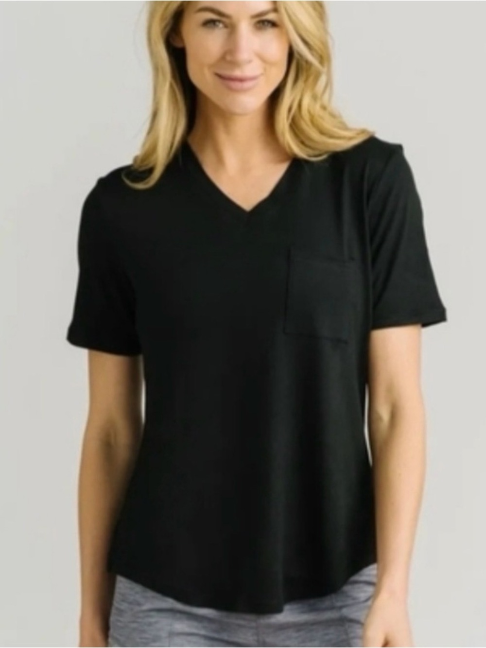 ZYIA Black V-Neck Pocket T Women S